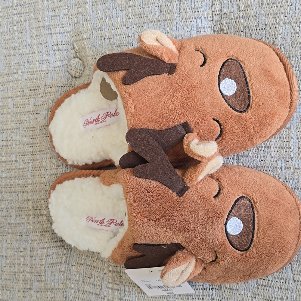 NORTH POLE BRAND WOMEN'S BROWN REINDEER SLIPPERS SIZE SMALL